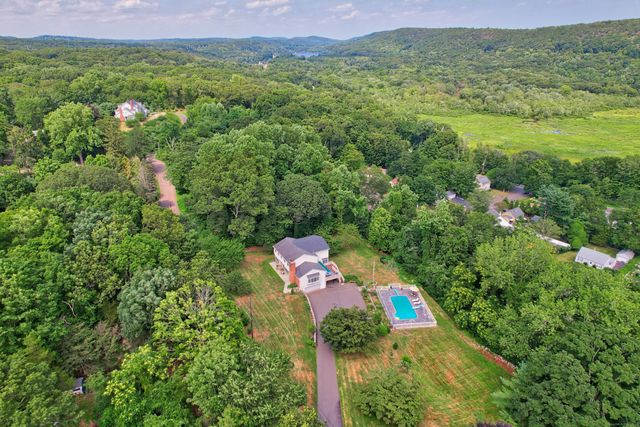 11 Ariel Road, Woodbridge, CT 06525