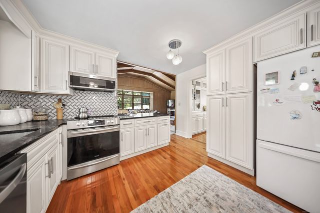 11 Ariel Road, Woodbridge, CT 06525