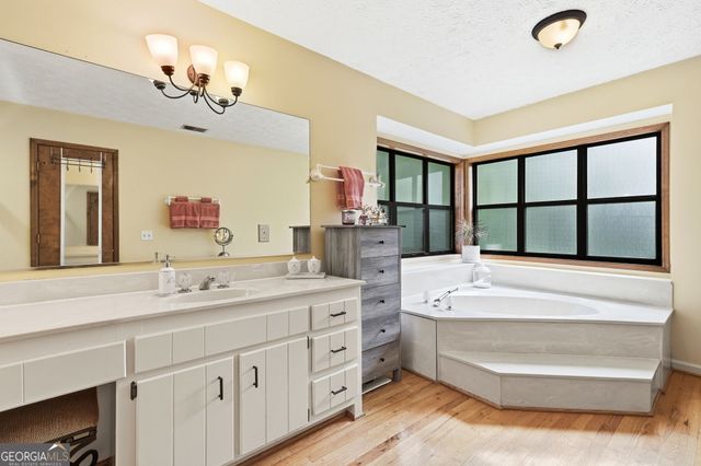 2184 Deep Woods Way, Marietta, GA 30062