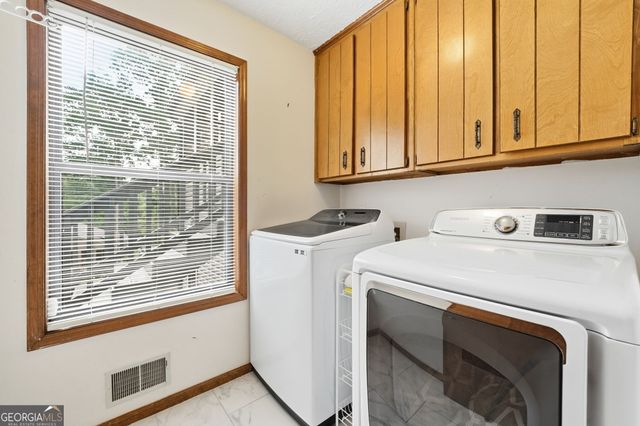 2184 Deep Woods Way, Marietta, GA 30062