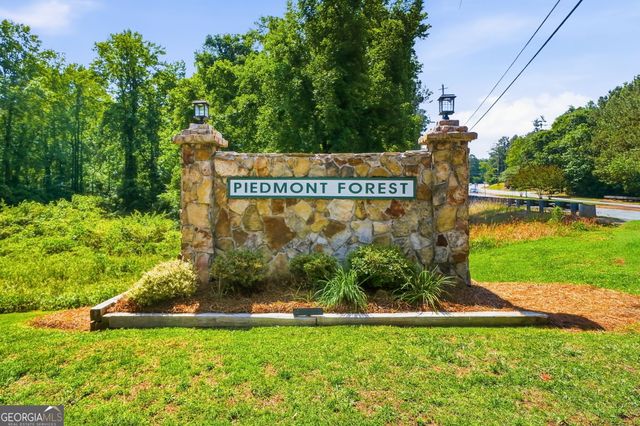 2184 Deep Woods Way, Marietta, GA 30062