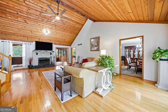 2184 Deep Woods Way, Marietta, GA 30062