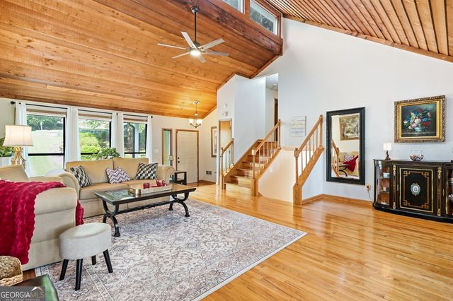 2184 Deep Woods Way, Marietta, GA 30062