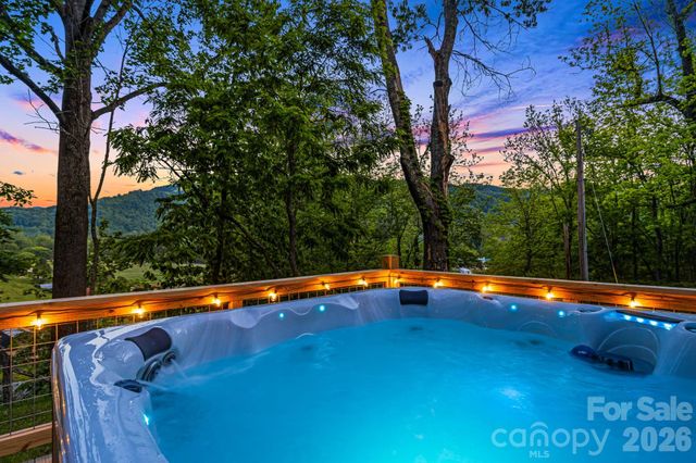 114 Johns Creek Road, Canton, NC 28716