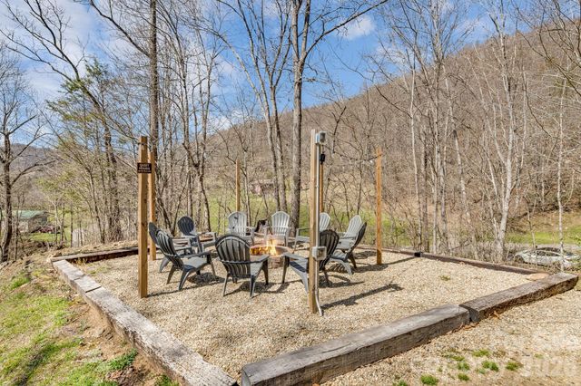 114 Johns Creek Road, Canton, NC 28716