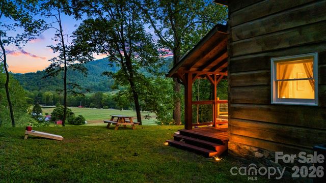 114 Johns Creek Road, Canton, NC 28716