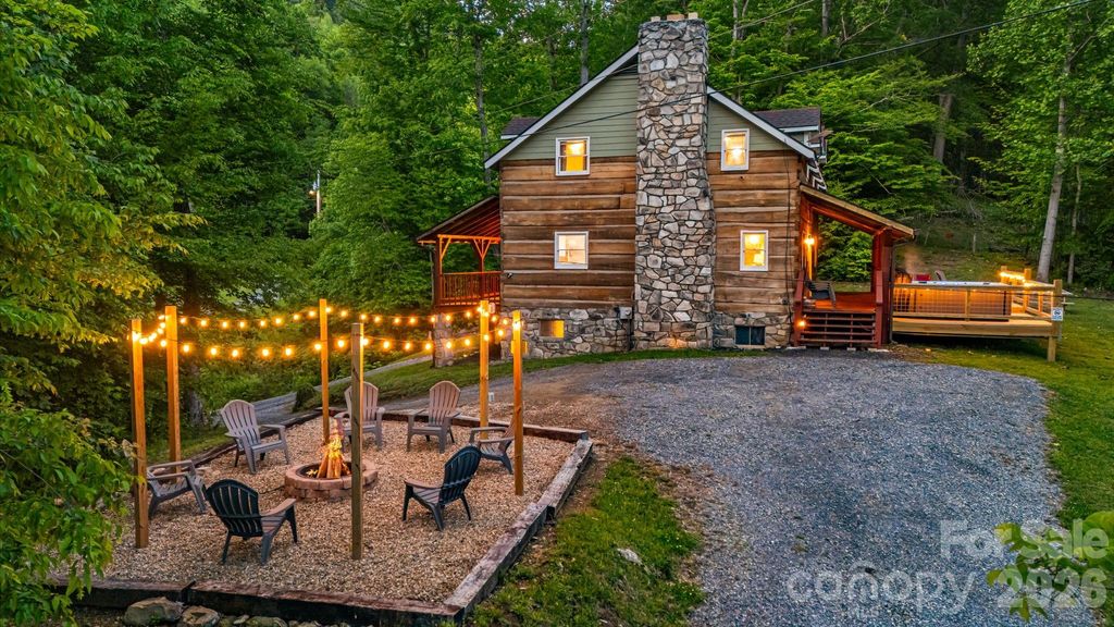 114 Johns Creek Road, Canton, NC 28716