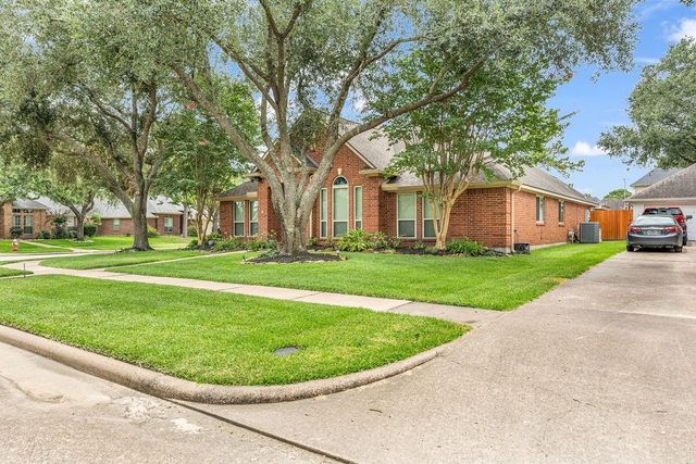15811 Red Hill Trail, Houston, TX 77095