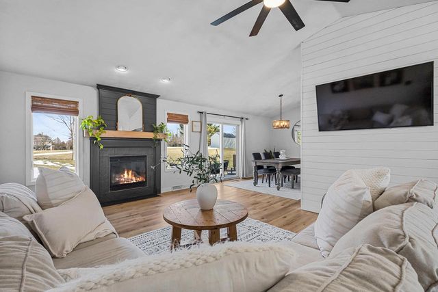 N1778 HYACINTH LANE, Greenville, WI 54942