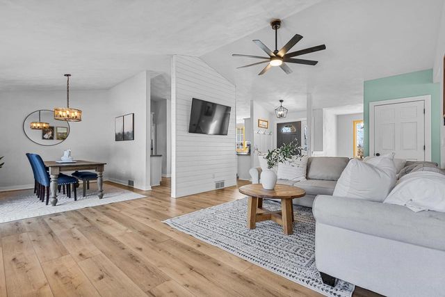 N1778 HYACINTH LANE, Greenville, WI 54942