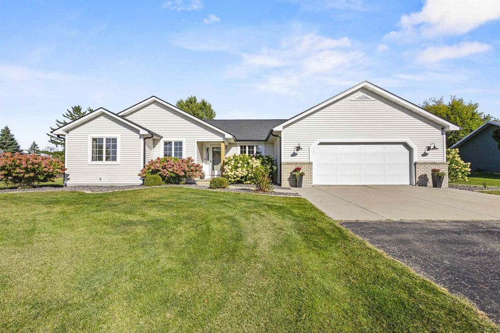 N1778 HYACINTH LANE, Greenville, WI 54942