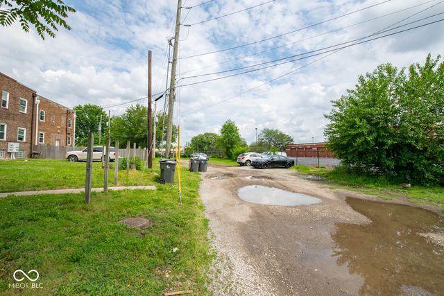 55 W Fall Creek Parkway South Drive, Indianapolis, IN 46208