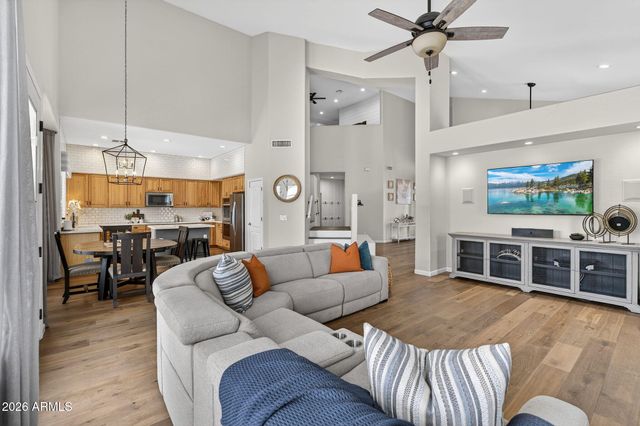 781 E CAPRICORN Way, Chandler, AZ 85249