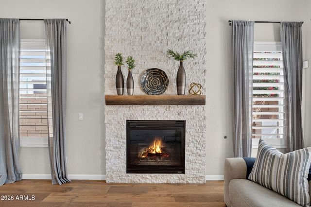 781 E CAPRICORN Way, Chandler, AZ 85249