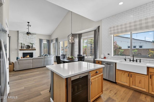 781 E CAPRICORN Way, Chandler, AZ 85249