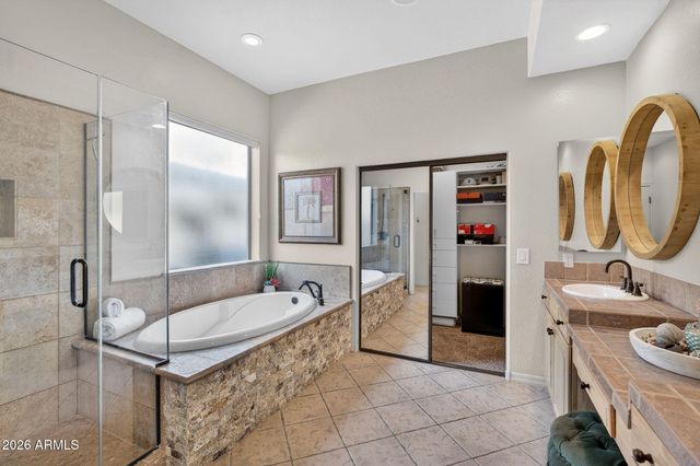 781 E CAPRICORN Way, Chandler, AZ 85249