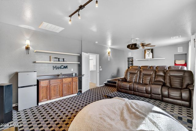 781 E CAPRICORN Way, Chandler, AZ 85249