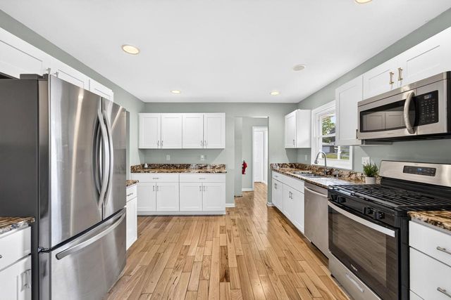 W172N9256 Shady LANE, Menomonee Falls, WI 53051
