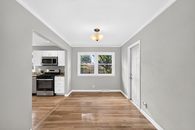 W172N9256 Shady LANE, Menomonee Falls, WI 53051