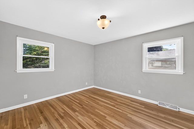 W172N9256 Shady LANE, Menomonee Falls, WI 53051