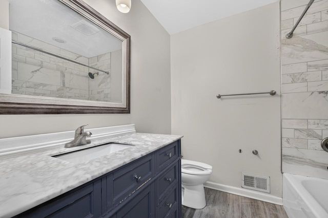 W172N9256 Shady LANE, Menomonee Falls, WI 53051