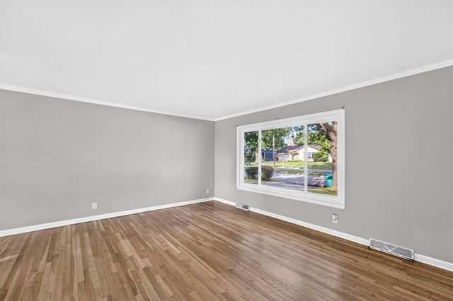 W172N9256 Shady LANE, Menomonee Falls, WI 53051