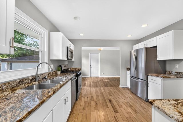 W172N9256 Shady LANE, Menomonee Falls, WI 53051