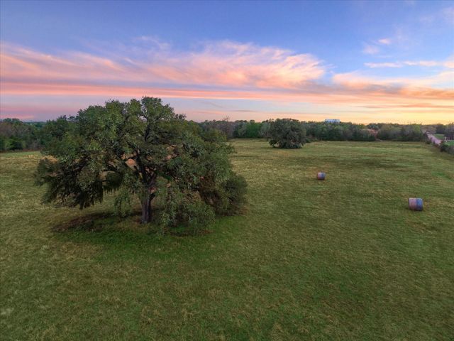 895 S Weyand Road, Round Top, TX 78954