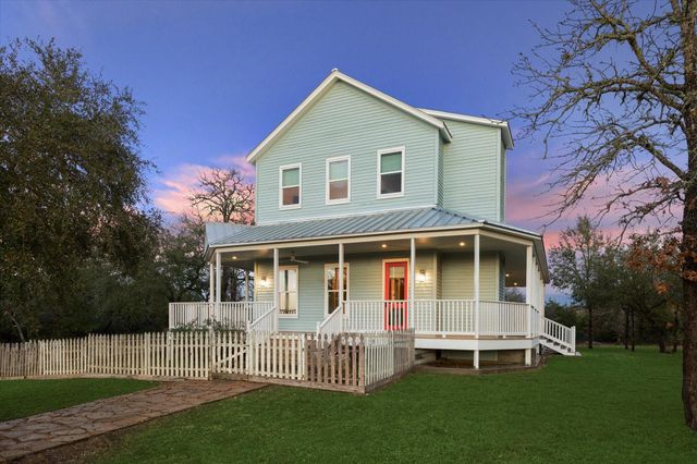 895 S Weyand Road, Round Top, TX 78954