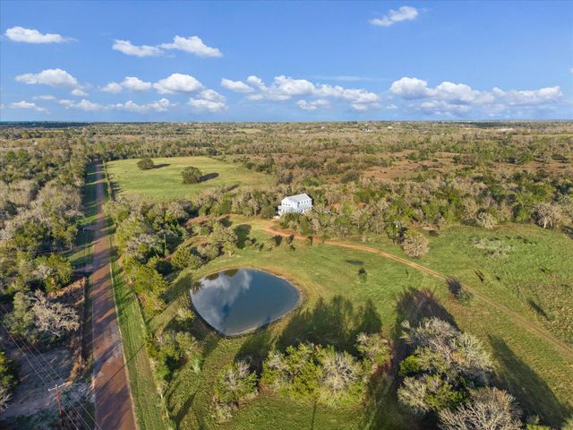 895 S Weyand Road, Round Top, TX 78954