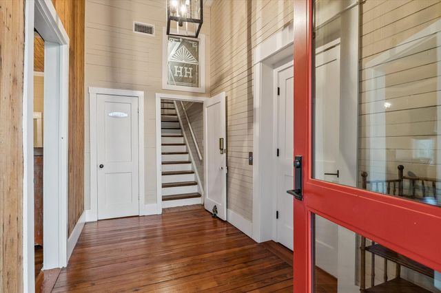 895 S Weyand Road, Round Top, TX 78954