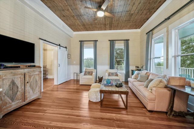 895 S Weyand Road, Round Top, TX 78954