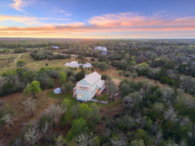 895 S Weyand Road, Round Top, TX 78954