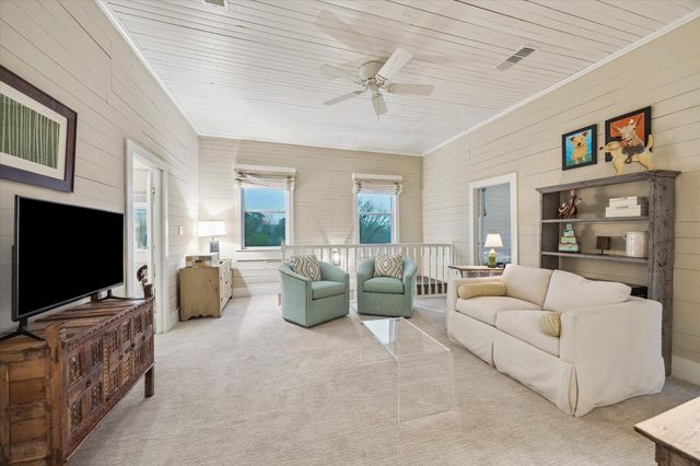 895 S Weyand Road, Round Top, TX 78954