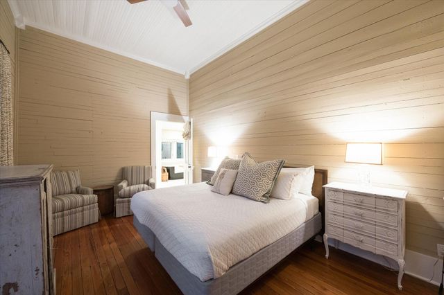 895 S Weyand Road, Round Top, TX 78954