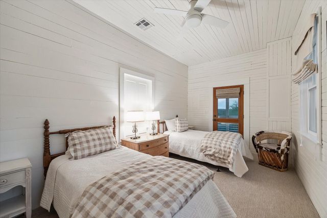 895 S Weyand Road, Round Top, TX 78954