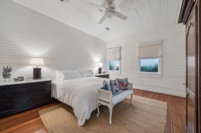 895 S Weyand Road, Round Top, TX 78954