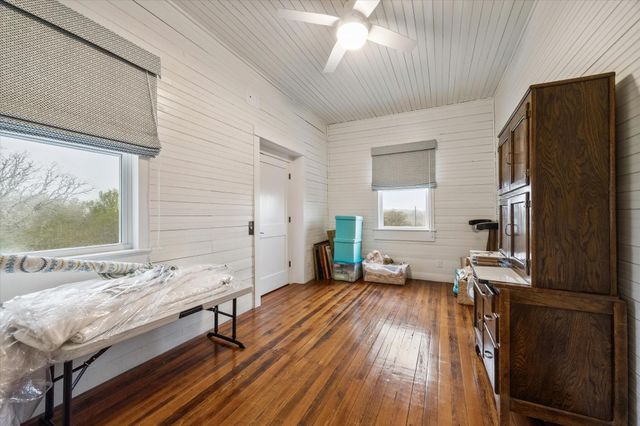 895 S Weyand Road, Round Top, TX 78954