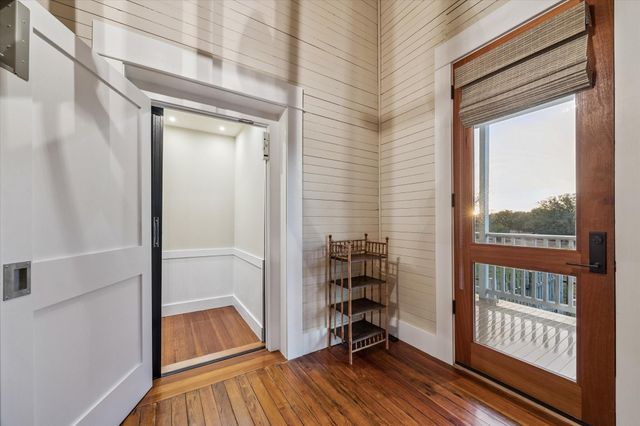 895 S Weyand Road, Round Top, TX 78954