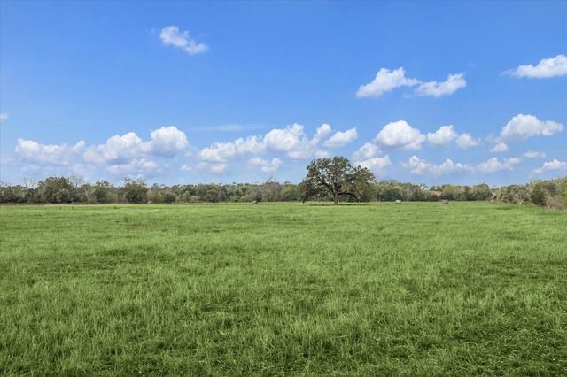 895 S Weyand Road, Round Top, TX 78954