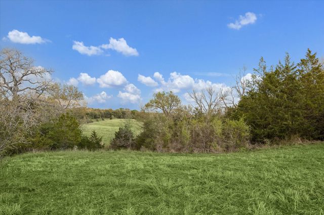 895 S Weyand Road, Round Top, TX 78954