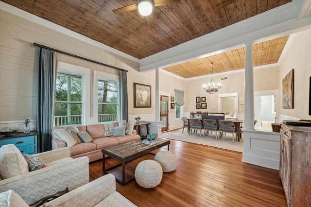 895 S Weyand Road, Round Top, TX 78954