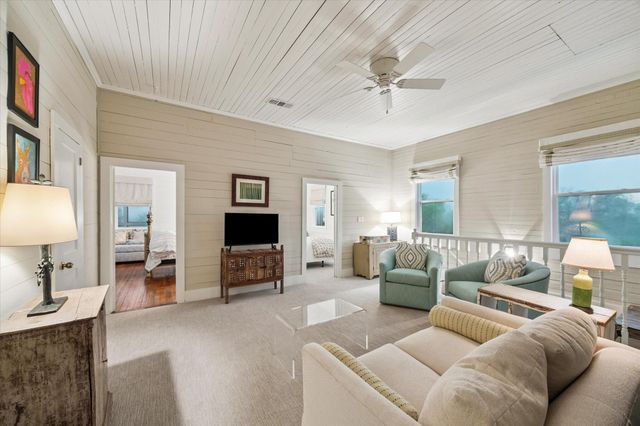 895 S Weyand Road, Round Top, TX 78954