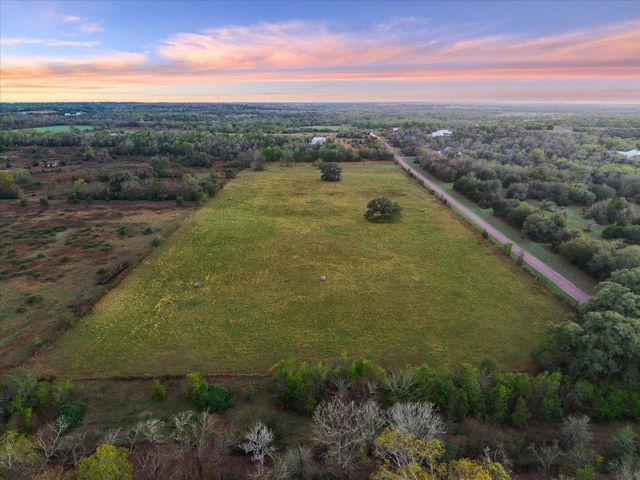 895 S Weyand Road, Round Top, TX 78954