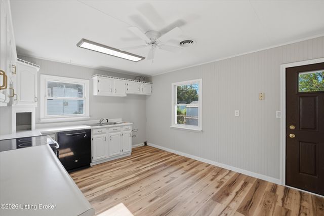 305 Welburn Dr, Louisville, KY 40218