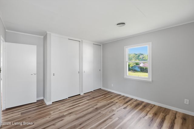 305 Welburn Dr, Louisville, KY 40218