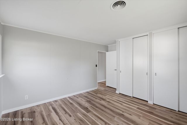 305 Welburn Dr, Louisville, KY 40218