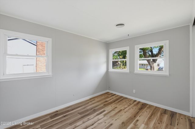 305 Welburn Dr, Louisville, KY 40218