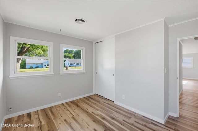 305 Welburn Dr, Louisville, KY 40218