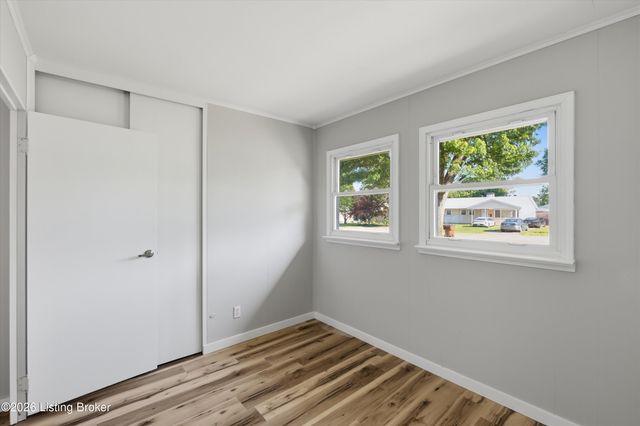 305 Welburn Dr, Louisville, KY 40218